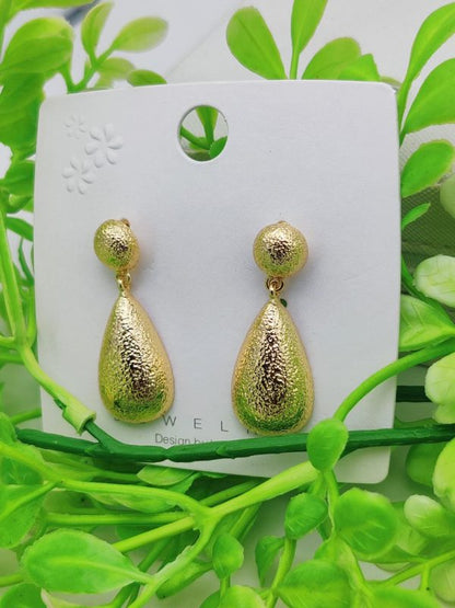 Elegant Textured Drop Earrings – Golden Glow