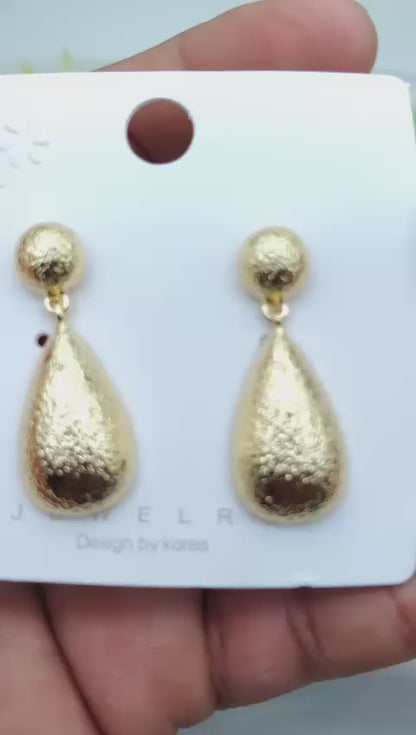 Elegant Textured Drop Earrings – Golden Glow