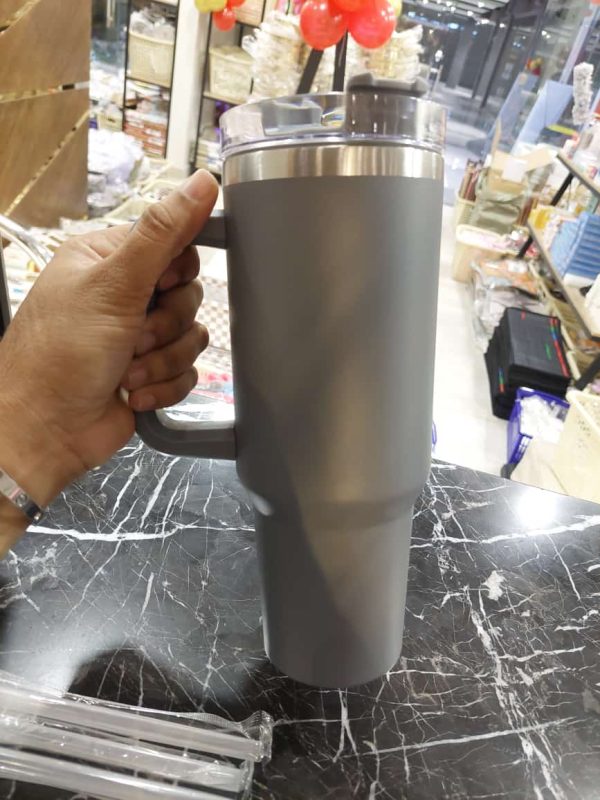 Stainless Steel Tumbler Water Bottle Travel Tumbler Vacuum Insulated Mug (1200ml) (random Color)